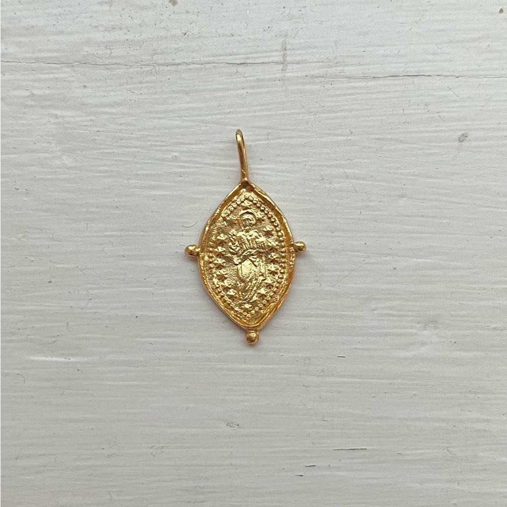 Gold Textured Pendant Necklace